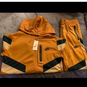 Nike sweatsuit for sale. Top and Bottom included.